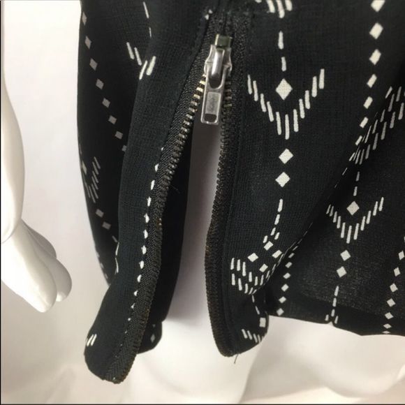 ASOS GOLDIE | Dream Team Shift Dress Aztek | Medium - Picture 9 of 12